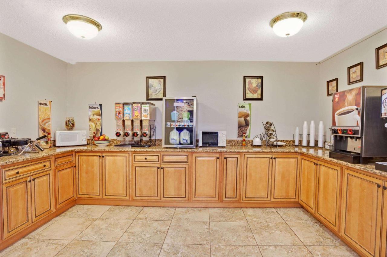 Microtel Inn & Suites By Wyndham Detroit Roseville Esterno foto