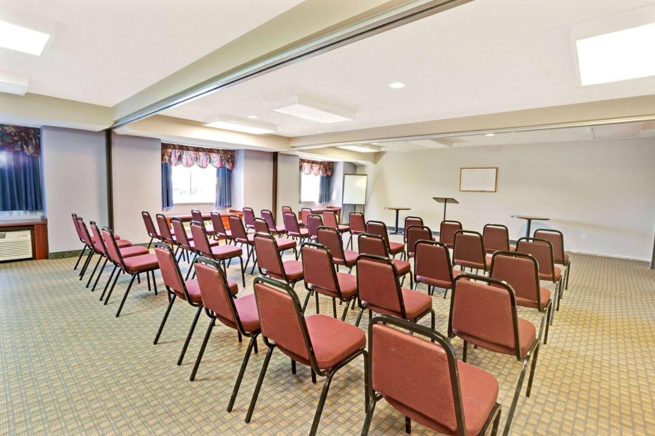 Microtel Inn & Suites By Wyndham Detroit Roseville Esterno foto
