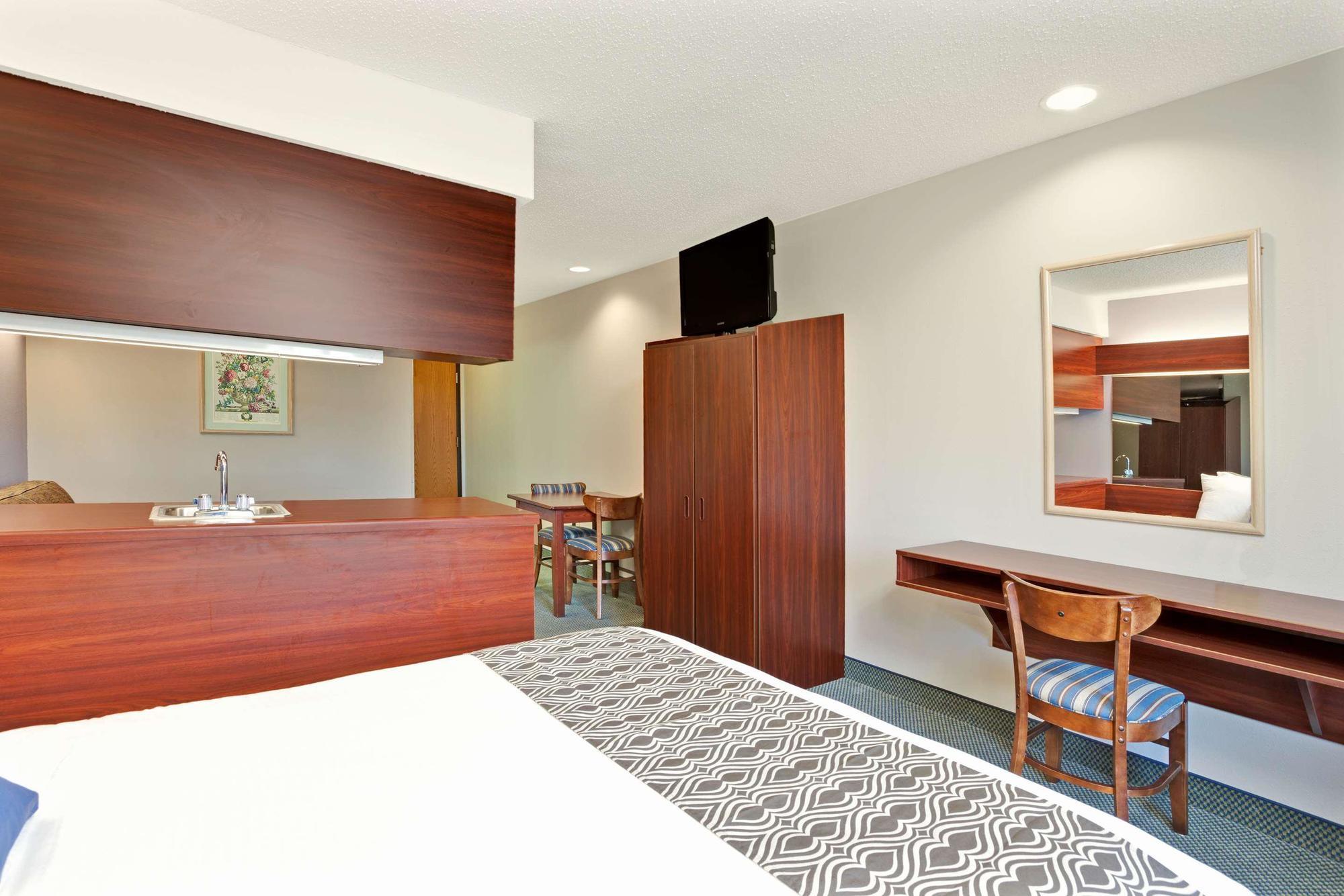 Microtel Inn & Suites By Wyndham Detroit Roseville Esterno foto