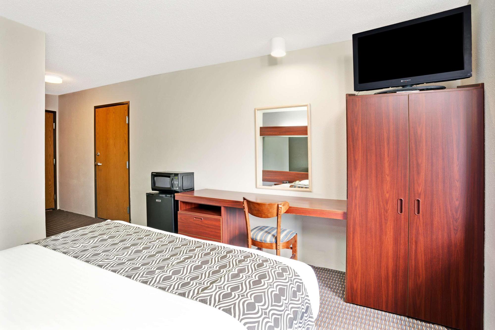 Microtel Inn & Suites By Wyndham Detroit Roseville Esterno foto